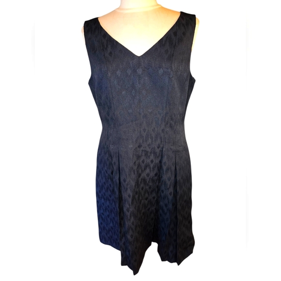 Tahari Dresses & Skirts - Tahari Arthur S Levine NWT Elegant Black Sleeveless Dress Pleated Skirt